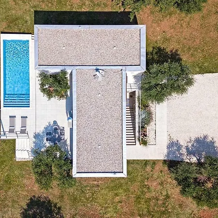 Casa Vari Ρόβινι